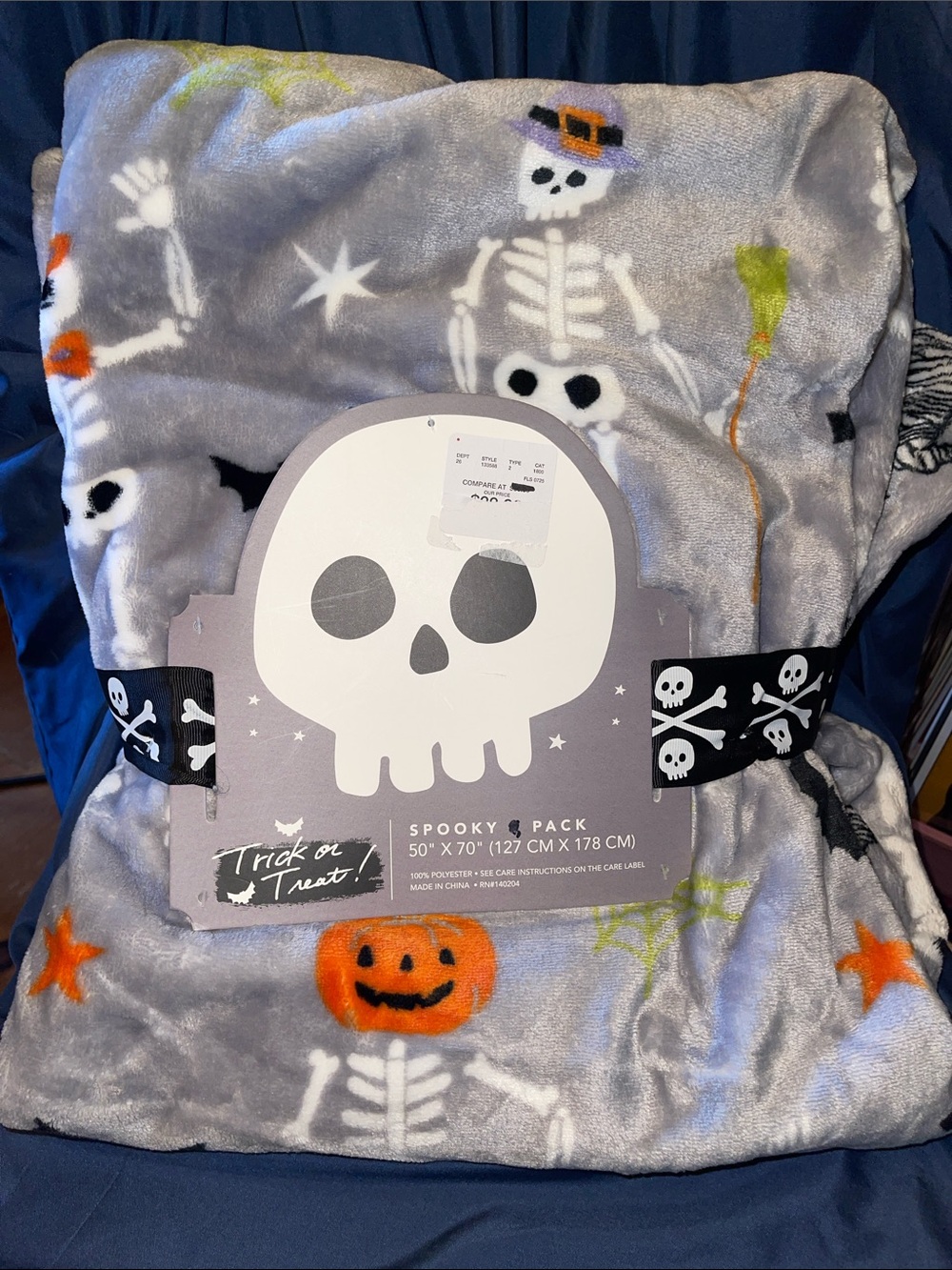 Spooky Gray Halloween Skeleton & Pumpkin Throw Blanket
